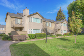 Carmel Woods in Modesto, CA - Foto de edificio - Building Photo