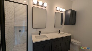 1106 Chestnut St in San Marcos, TX - Building Photo - Building Photo