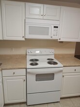 1001 White Oak Road, Unit J21 in Dover, DE - Building Photo - Building Photo