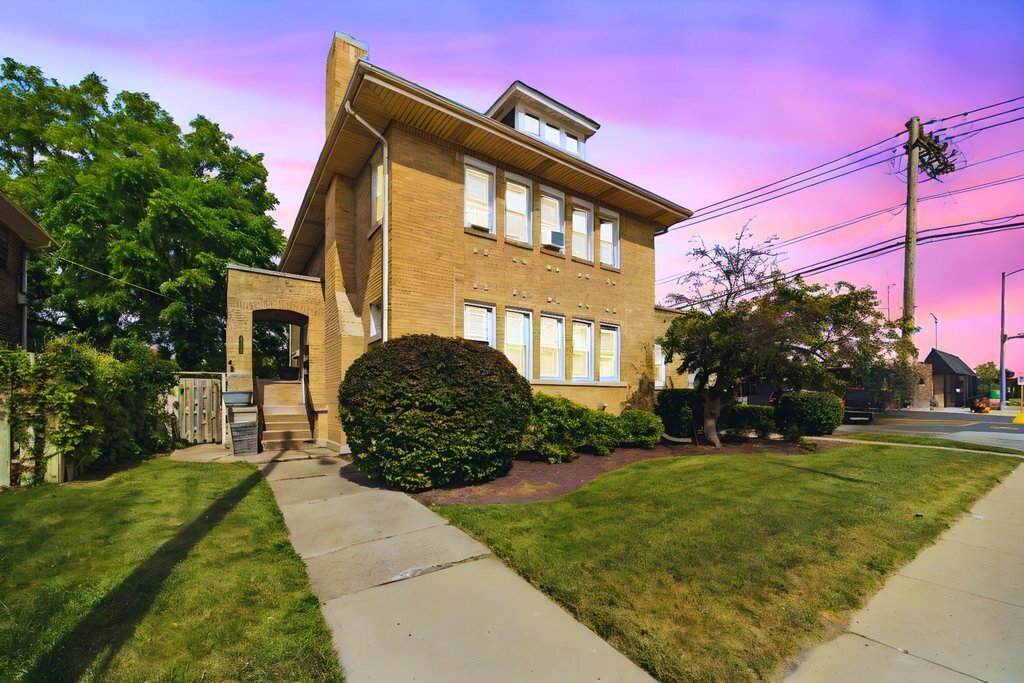 2418 Burr Oak Ave in Blue Island, IL - Building Photo