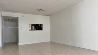 10865 SW 112th Ave in Miami, FL - Building Photo - Building Photo