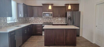 593 SE Casting St in Albany, OR - Building Photo - Building Photo