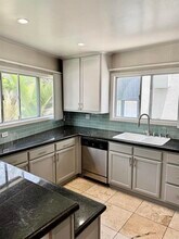 1124 Sherbourne Dr-Unit -35 in West Hollywood, CA - Foto de edificio - Building Photo