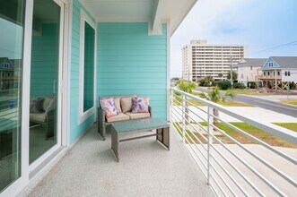 202 Ocean Blvd in Carolina Beach, NC - Building Photo - Building Photo