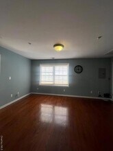 5720a Old Sunrise Hwy, Unit F in Massapequa, NY - Building Photo - Building Photo