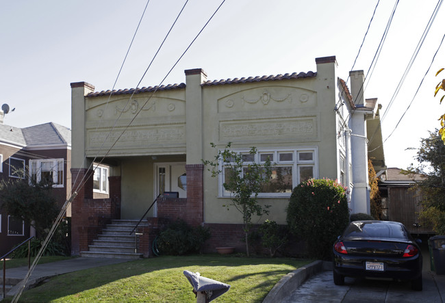 445-447 Lagunitas Ave in Oakland, CA - Building Photo - Building Photo