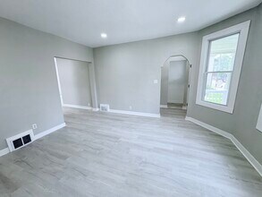 2166 S 6th St in Milwaukee, WI - Building Photo - Building Photo