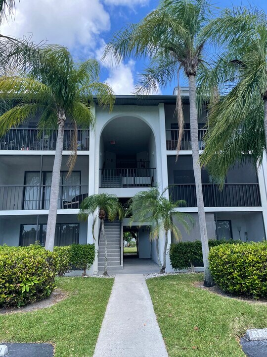 1015 Green Pine Blvd, Unit C1 in West Palm Beach, FL - Foto de edificio