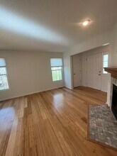 6432 Pflumm Rd in Shawnee, KS - Foto de edificio - Building Photo