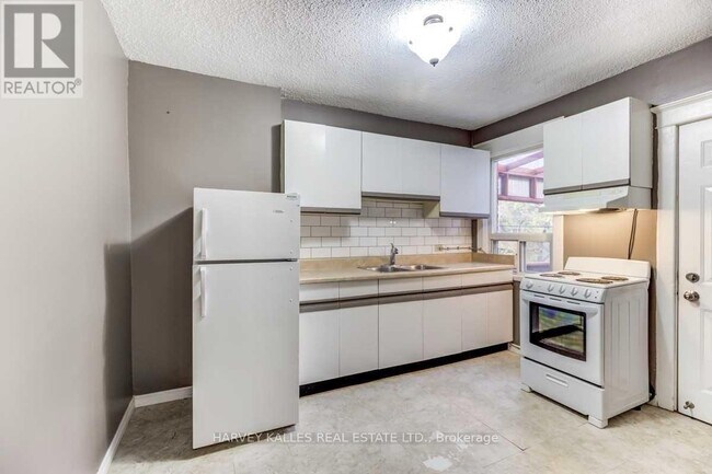 1215-1215 Bathurst St in Toronto, ON - Building Photo - Building Photo