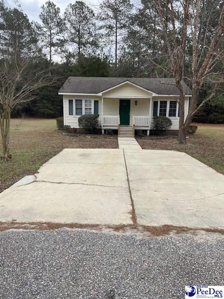 1724 W Pine Lake Dr in Florence, SC - Building Photo