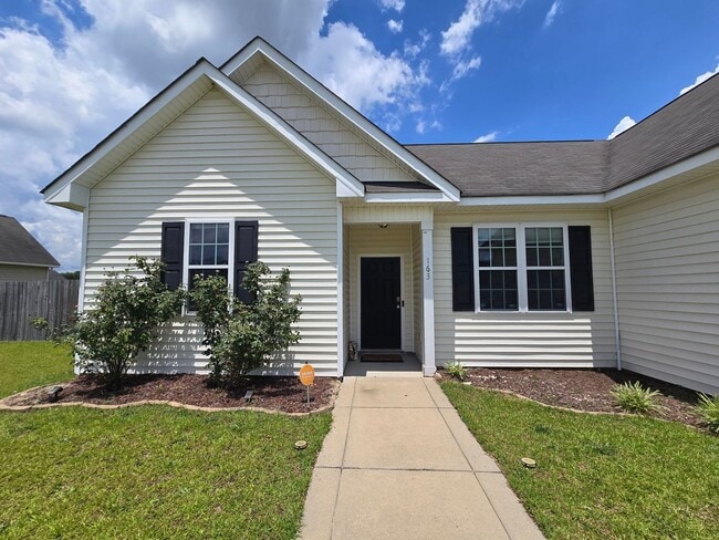 163 Sandstone Dr in Raeford, NC - Building Photo - Building Photo