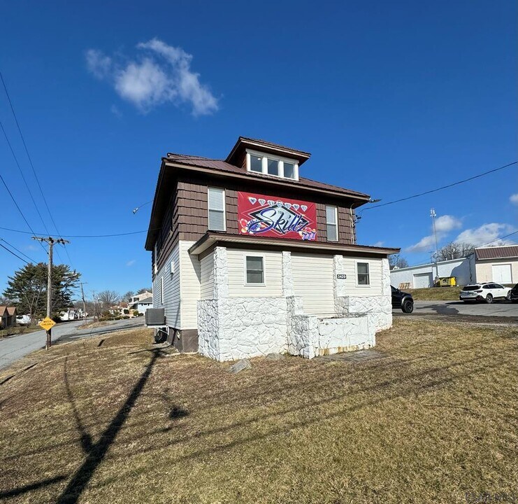 2429 Bedford St in Johnstown, PA - Building Photo