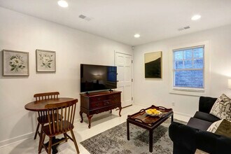 306 E Victory Dr in Savannah, GA - Building Photo - Building Photo