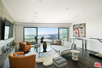 1147 Miramar St in Laguna Beach, CA - Foto de edificio - Building Photo