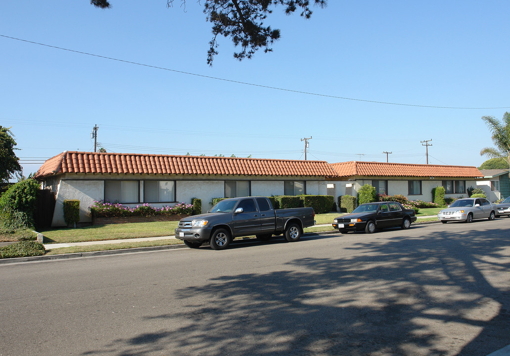 1331-1401 Glenwood Dr in Oxnard, CA - Building Photo