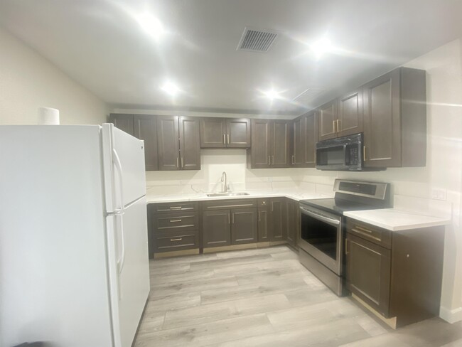 6124 Jones Cir in Las Vegas, NV - Building Photo - Building Photo