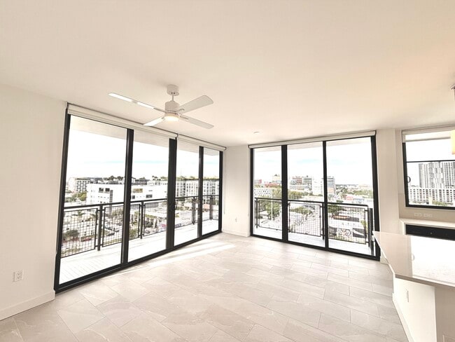 1910 NW 1st Pl, Unit B20 in Miami, FL - Building Photo - Building Photo