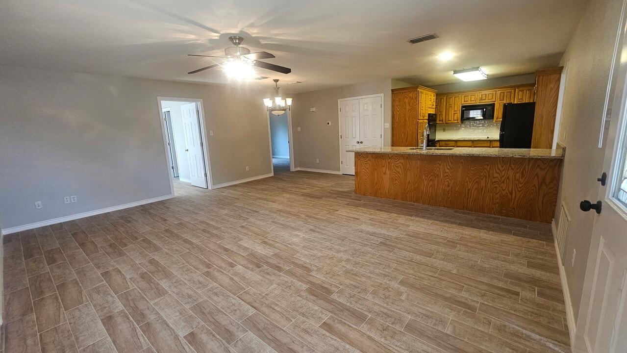 203 Bluebonnet St in Stephenville, TX - Building Photo