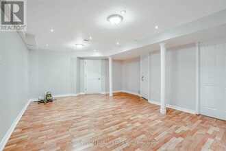 7236 Tippett Ct in Mississauga, ON - Building Photo - Building Photo