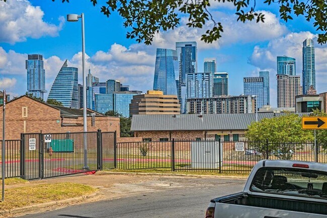1203 Newton St in Austin, TX - Building Photo - Building Photo