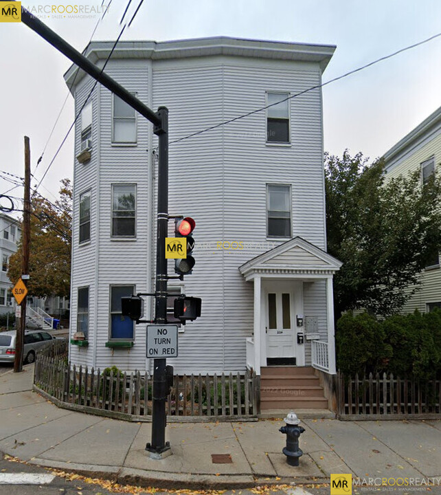 234 Cypress St in Brookline, MA - Building Photo