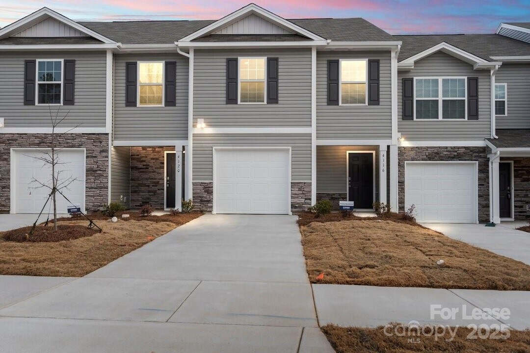 4116 Lurelin Rd in Charlotte, NC - Building Photo