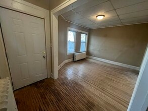 2025 W 4th St, Unit 2025 A in Duluth, MN - Building Photo - Building Photo