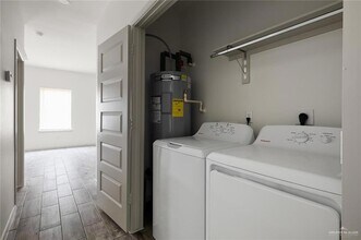 1301 Valle Vista St, Unit 3 in Alamo, TX - Building Photo - Building Photo