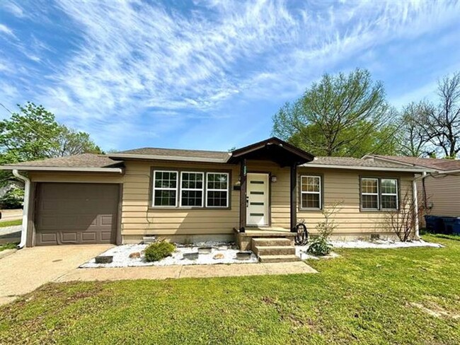 property at 604 S Strong Blvd