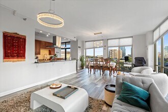 1335 S Prairie Ave, Unit 706 in Chicago, IL - Foto de edificio - Building Photo