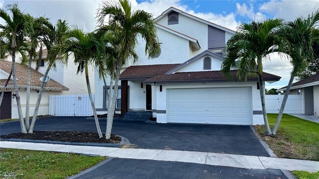 1001 SW 98th Ave in Pembroke Pines, FL - Building Photo - Building Photo