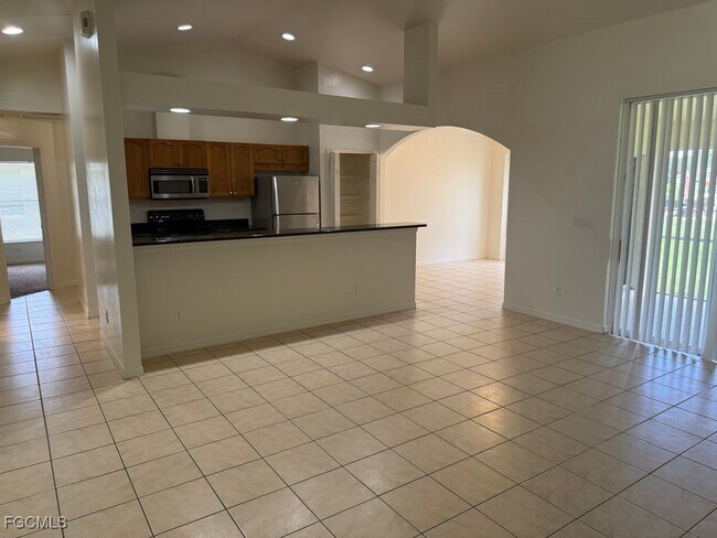 1093 Countess Ave in Lehigh Acres, FL - Building Photo - Building Photo
