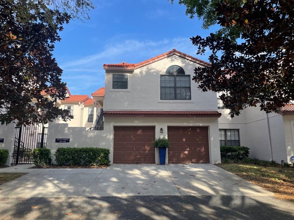 520 Via Verona Ln in Altamonte Springs, FL - Building Photo