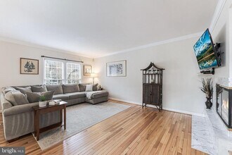 12165 Abbey Glen Ct in Woodbridge, VA - Building Photo - Building Photo