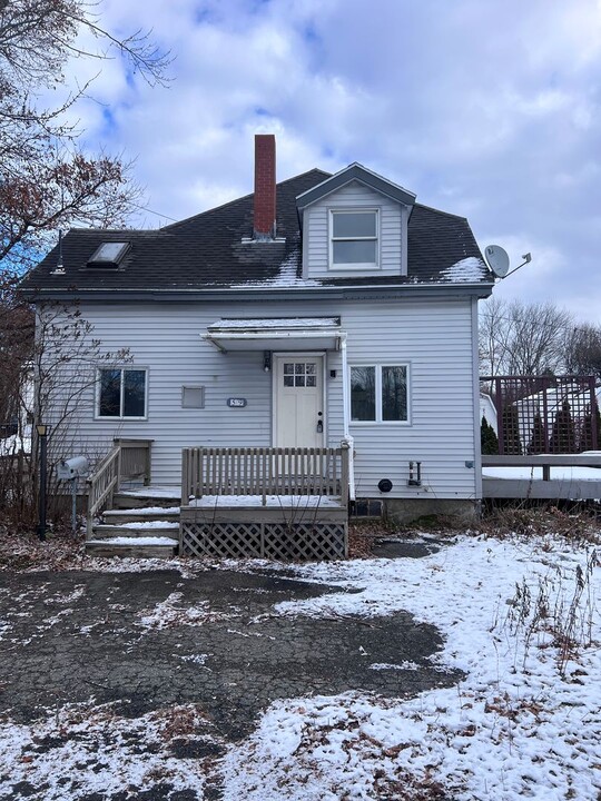 59 Milford St in Bangor, ME - Foto de edificio