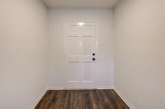 512 Coleman St, Unit A in Conroe, TX - Building Photo - Building Photo