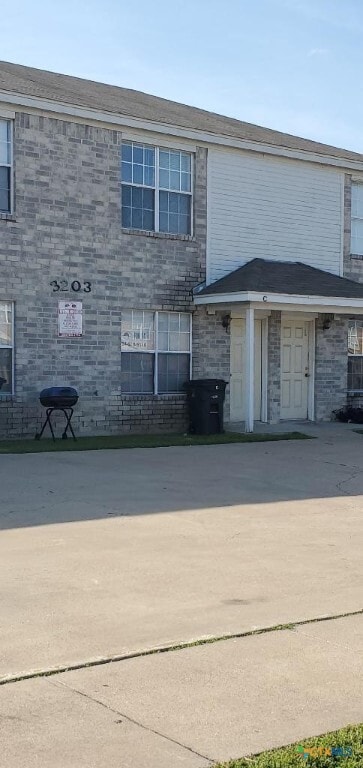 property at 3203 Hereford Ln