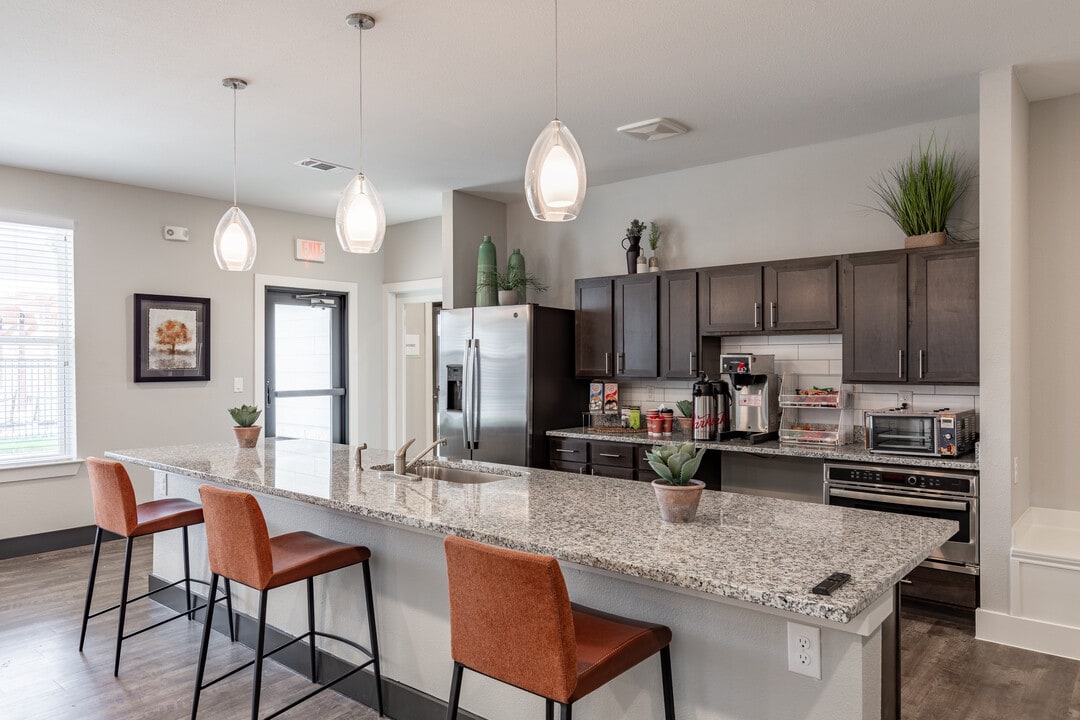 Pecan Grove in Seguin, TX - Building Photo