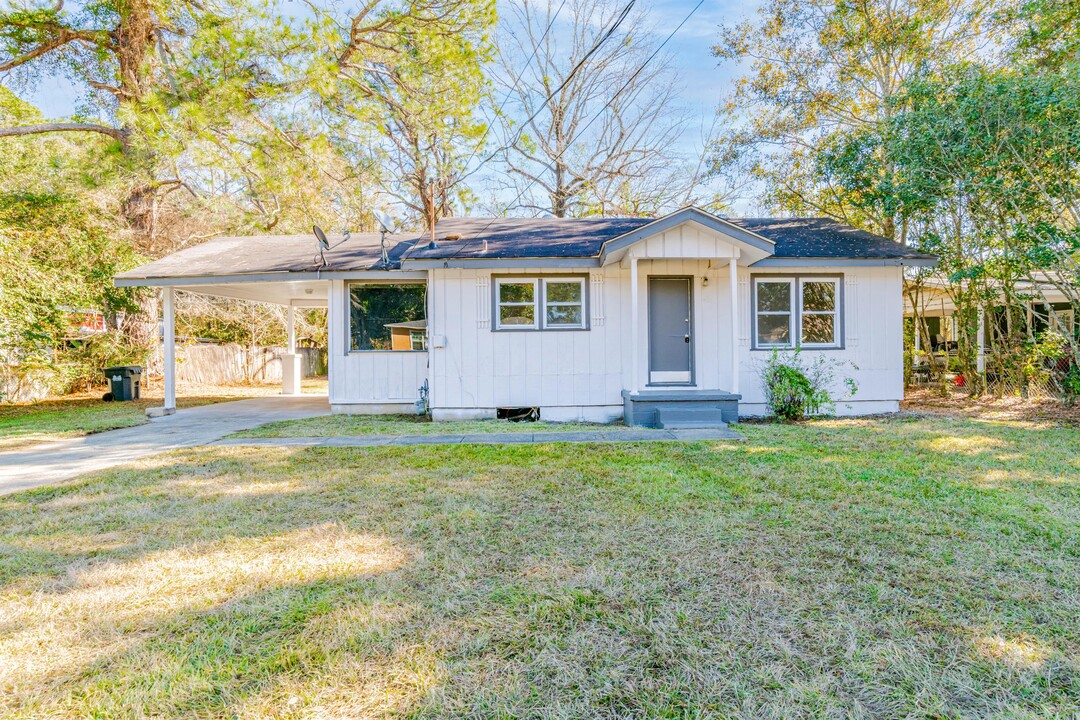 6 Juniper St in Saraland, AL - Building Photo