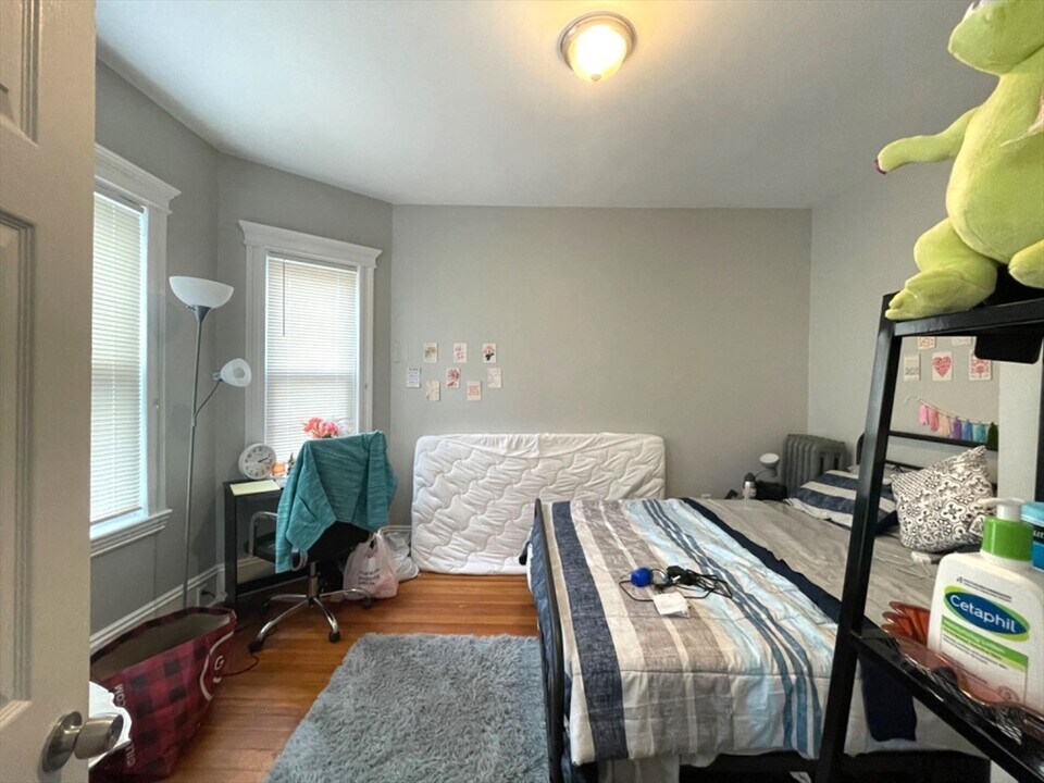 4 Athol St in Boston, MA - Building Photo