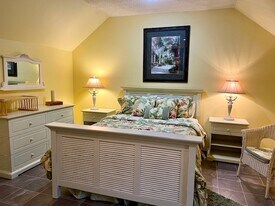 3849 S Virginia Pl, Unit upper unit in Springfield, MO - Building Photo