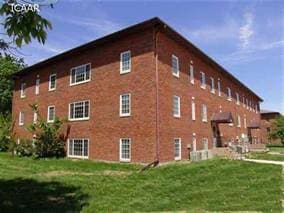 property at 303 Grandview Ct