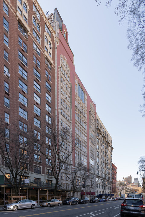 44 W 77th St in New York, NY - Building Photo