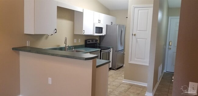 319 Loveland Cir in Pensacola, FL - Building Photo - Building Photo