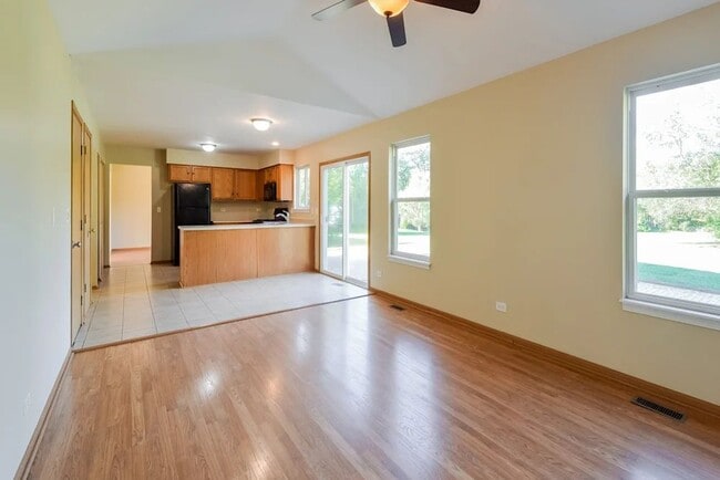 308 Hill Ave in North Aurora, IL - Building Photo - Building Photo