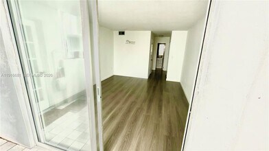 2750 NE 183rd St in Aventura, FL - Building Photo - Building Photo