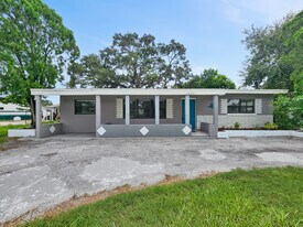 12201 106th St in Largo, FL - Building Photo