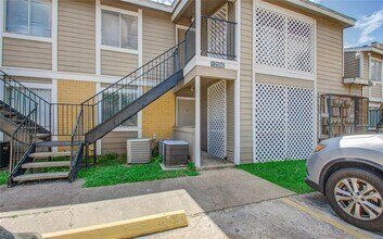 12506 Ashford Meadow Dr-Unit -C-D in Houston, TX - Building Photo - Building Photo