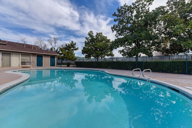 Greenridge Apartments in Sacramento, CA - Foto de edificio - Building Photo